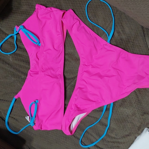 Bikini - Picture 5 of 7